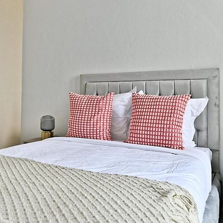 Appartement Paisible Et Moderne - Gagny Екстериор снимка